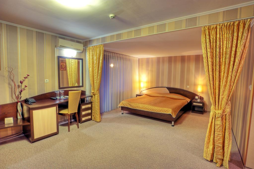 Luxor Hotel Смолян Екстер'єр фото