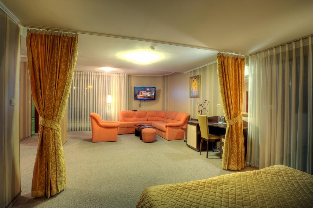 Luxor Hotel Смолян Екстер'єр фото